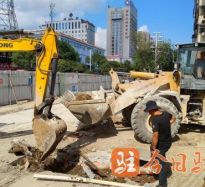 美女被艹在线播放网站高温下的坚守｜道路建设者用汗水铺就畅通路